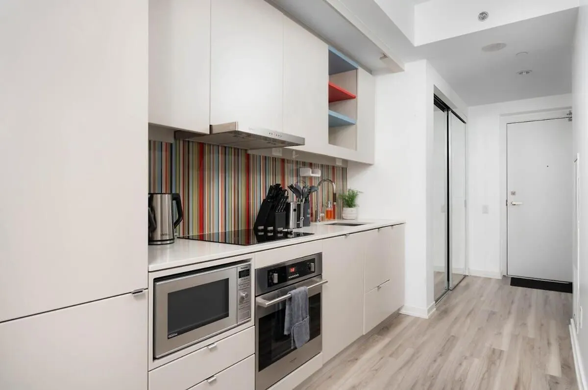 Midsize 1Bd Condo In Downtown Core Toronto Apartment