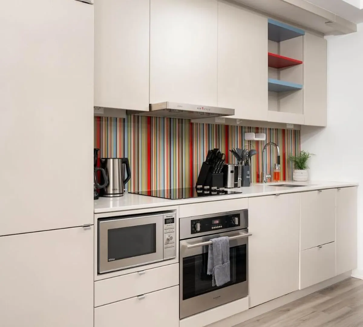 Midsize 1Bd Condo In Downtown Core Toronto Apartment