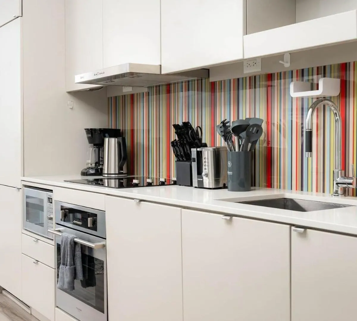 Apartment Midsize 1Bd Condo In Downtown Core Toronto